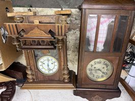 2x alte Holzuhren zum restaurieren