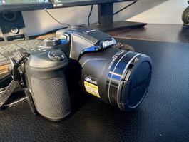 Fast neue Nikon Coolpix B700 Kamera
