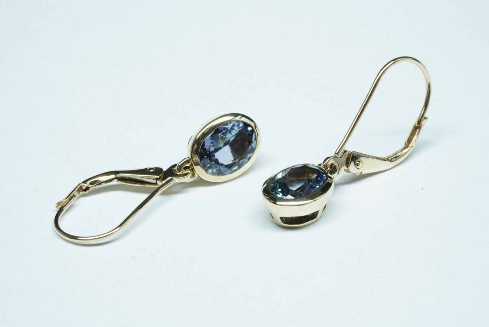 Ohrringe & -stecker: Ohrringe 9k Gelbgold mit Tansanit – Gebraucht aus Bülach von Re-Jewelled 2