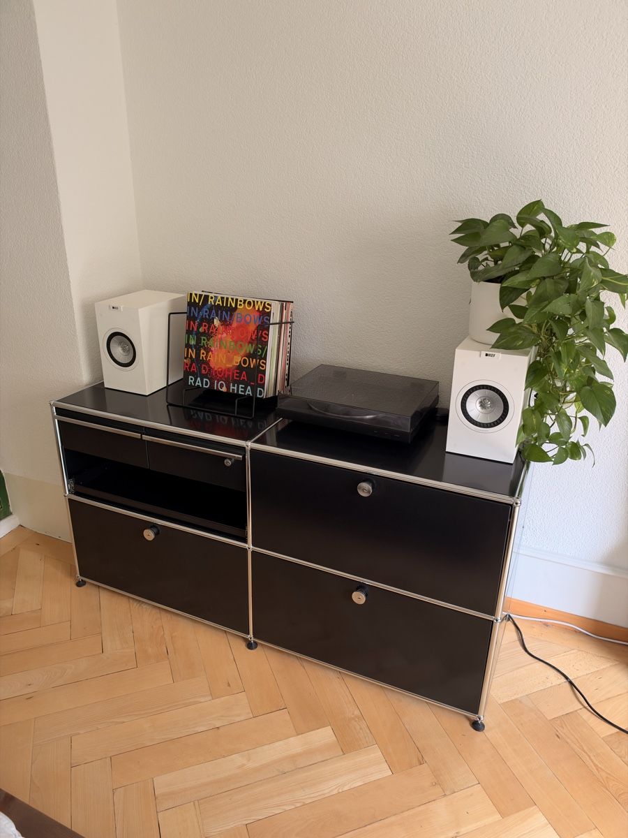 USM Cassettiere: USM Haller Sideboard in Schwarz – Usato da Bern venduto da Shanesells