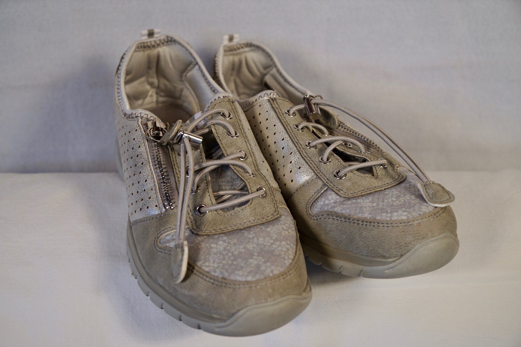 Scarpe da donna: Sneaker Grises - Taille 38 - Neuves – Usato da Haute-Nendaz venduto da Violette123 6