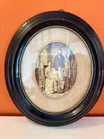 Antikes Familienfoto im Ovalrahmen, 19. Jhdt.