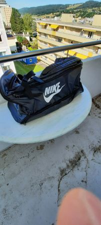 Grand sac de sport Nike noir métallique Neuf impermeable
