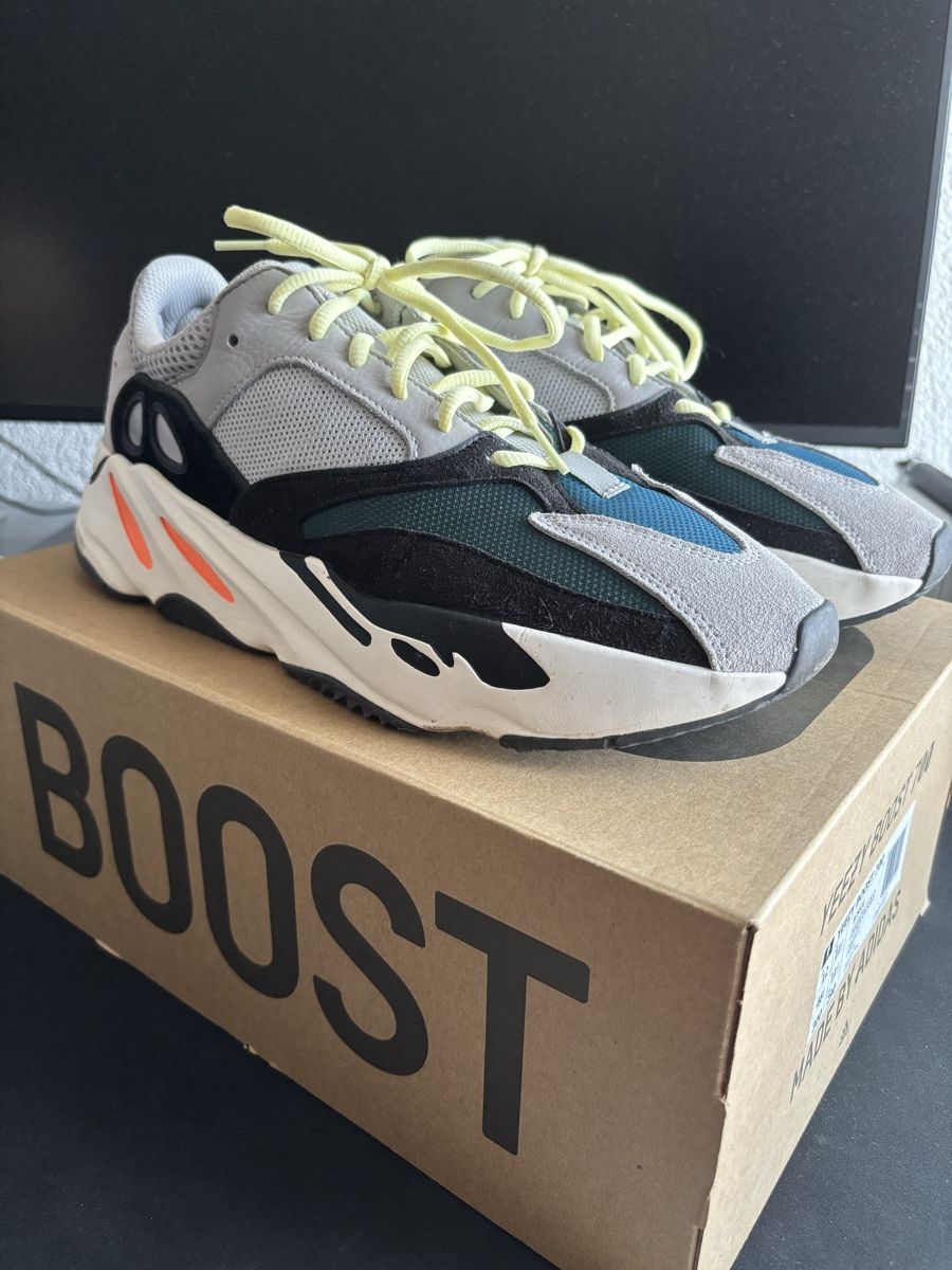 Adidas Herrenschuhe: adidas yeezy boost 700 wave runners, US 12 – Gebraucht aus Langnau am Albis von CollectingCoRe