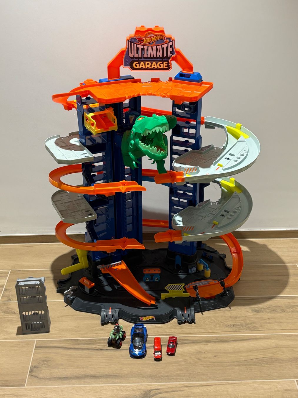 Hot Wheels Circuits: Hot Wheels Ultimate Garage mit T-Rex – D'occasion à Diessenhofen par Fluempel