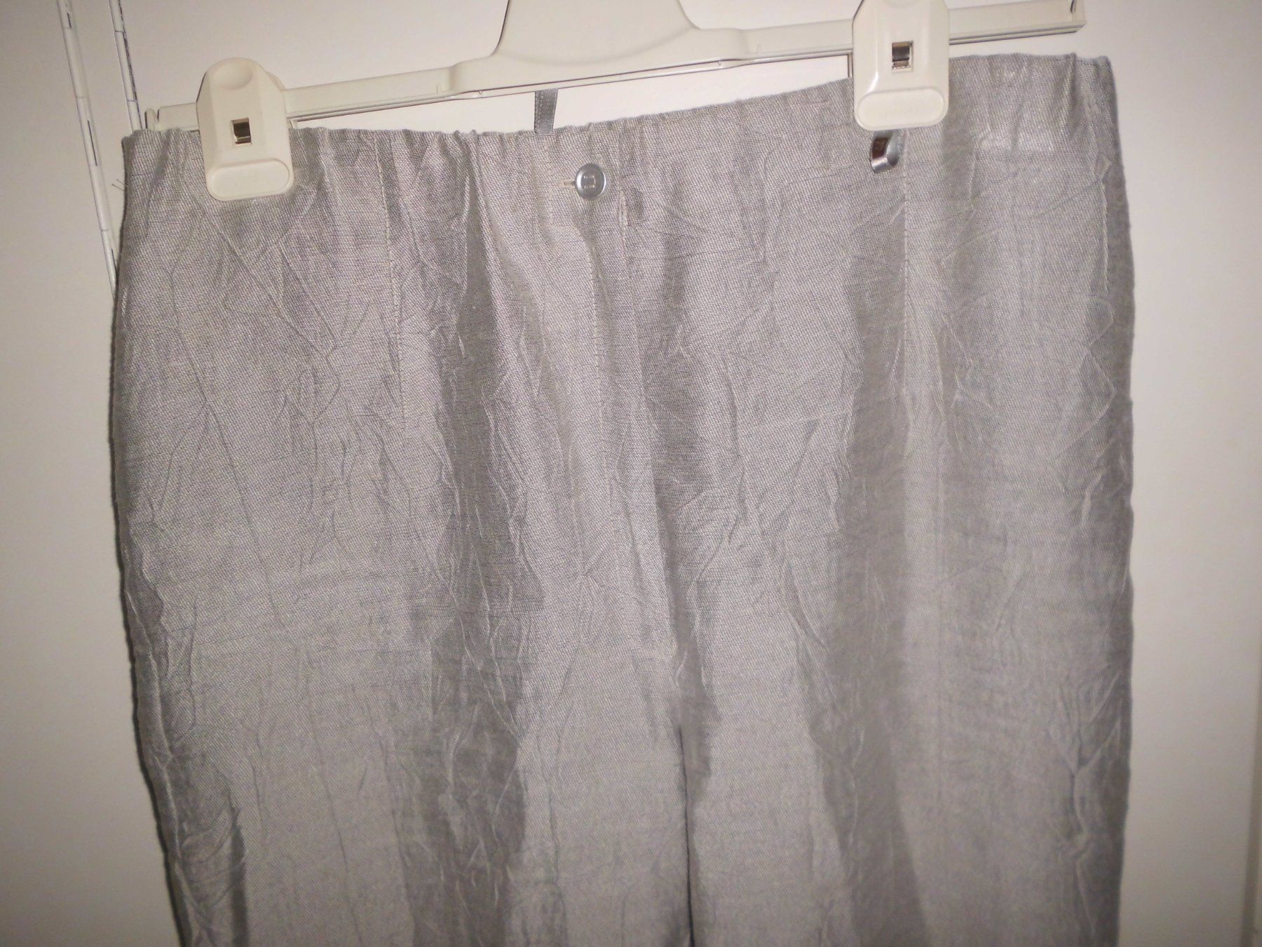 Pantaloni: Pantalon argenté chifonné T. 44 – Usato da Marin-Epagnier venduto da Madja 1