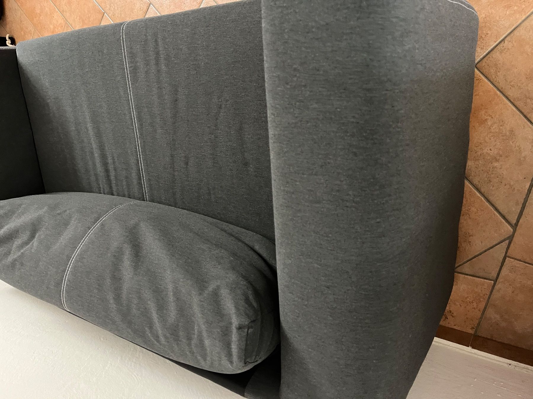 Sofas: Divano piccolo grigio – Gebraucht aus Pambio-Noranco von lau_s8pl 1