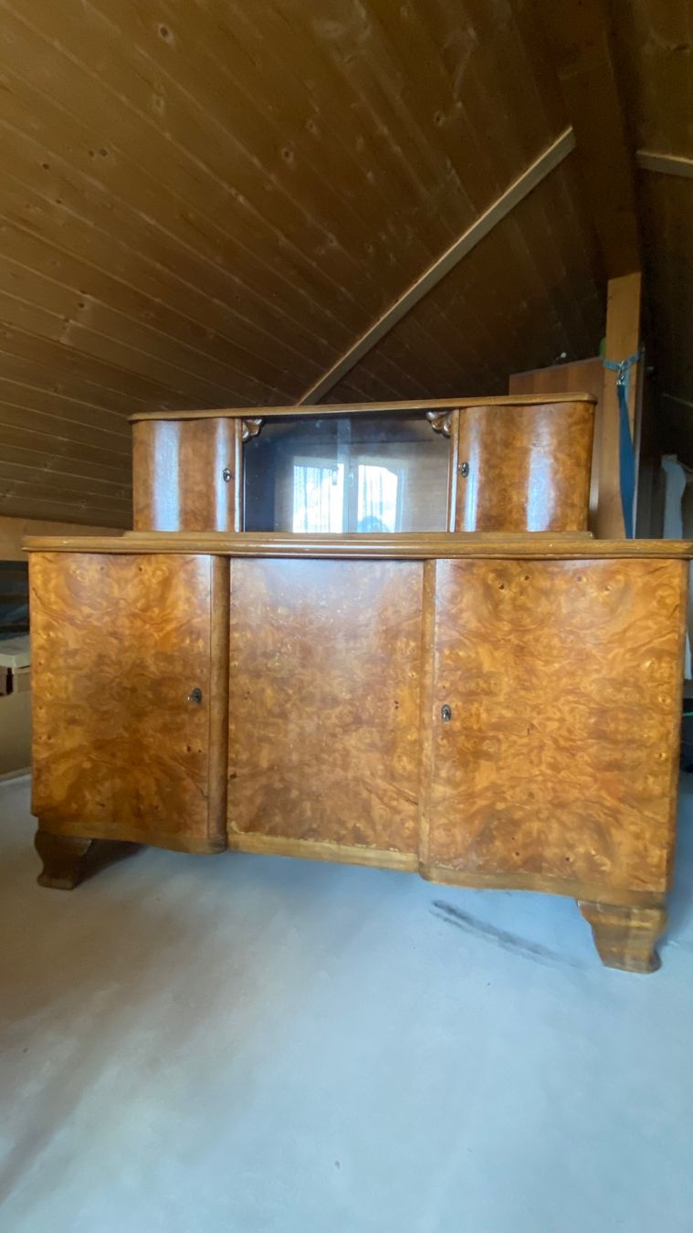 Credenze: Schönes antikes Buffet mit viel Stauraum – Usato da Zürich venduto da Sablesch 4