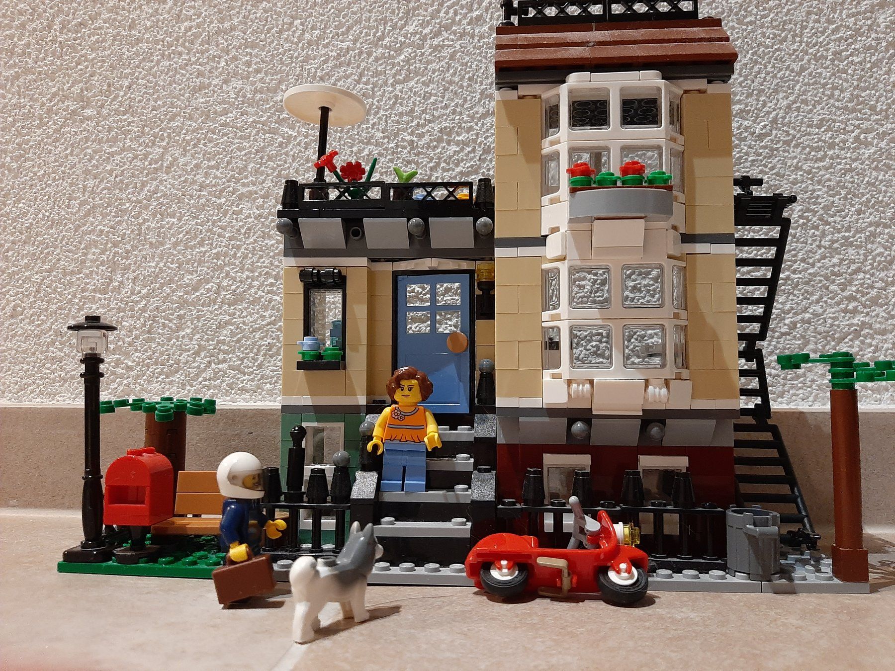 Lego Jouets: Lego Creator 31065 Stadthaus an der Parkstrasse – D'occasion à Laufen par Julie231004