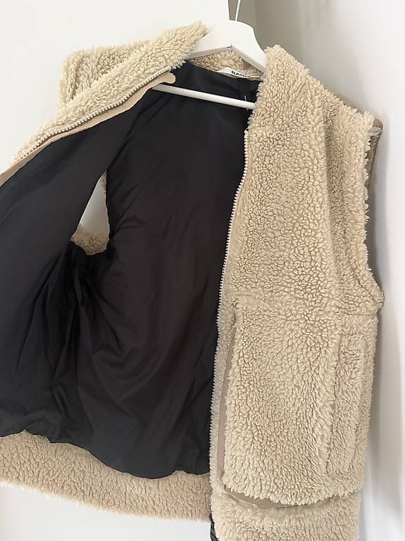 Gilet & Giacche: BEIGE TEDDYFLEECE-WESTE VON RAINS – Usato da Zürich venduto da pat_dbf5 1