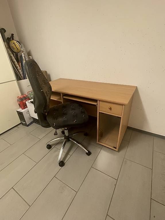 Scrivanie: Regalo scrivania e sedia da ufficio – Usato da Tenero venduto da Nave 3