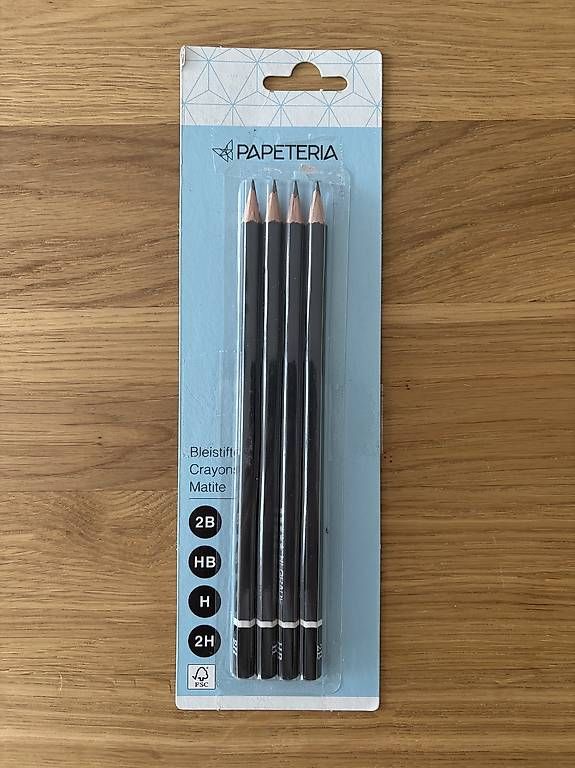 Bleistifte, Farbstifte & Kreide: Bleistifte 4er-Set – Neu und originalverpackt aus Ipsach von Cedritschy
