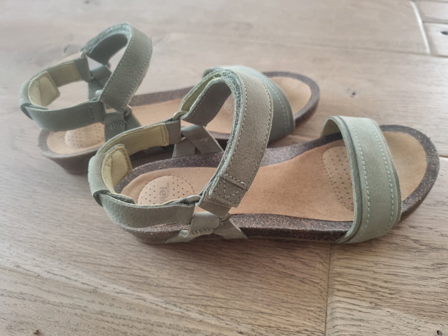 Teva Damenschuhe: Sandales Teva cuir vert pointure 37 – Gebraucht aus Lavey-les-Bains von Etre-Ange