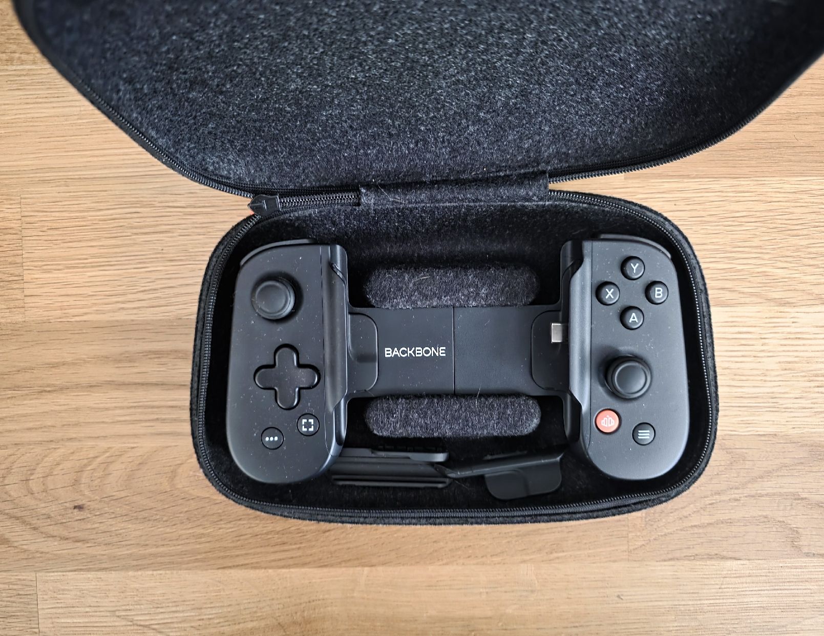 Controller: Backbone One Mobile Gaming Controller (USB-C) +Original Case – Usato da Arbon venduto da Twist05