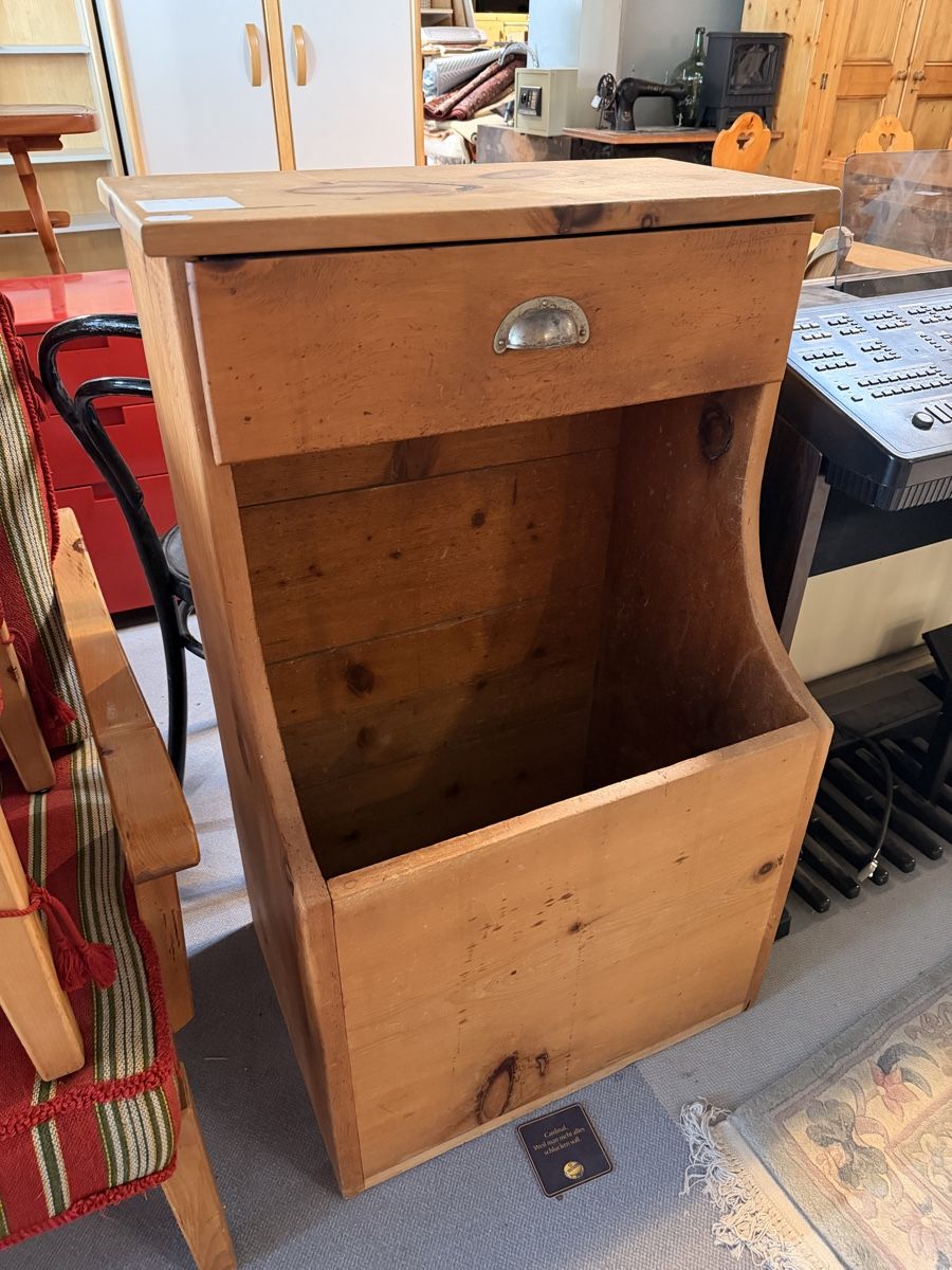 Articoli in legno: Huche à bois ancienne  – Usato da St-Maurice venduto da antikdestok
