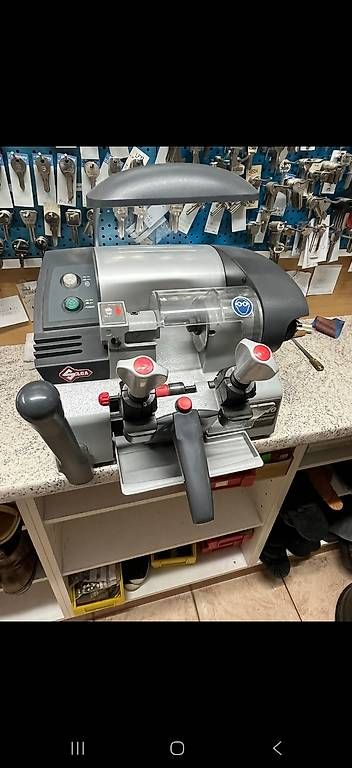 Tutte le macchine: Machines de cordonnerie  – Usato da Monthey venduto da ste_vh6z 2