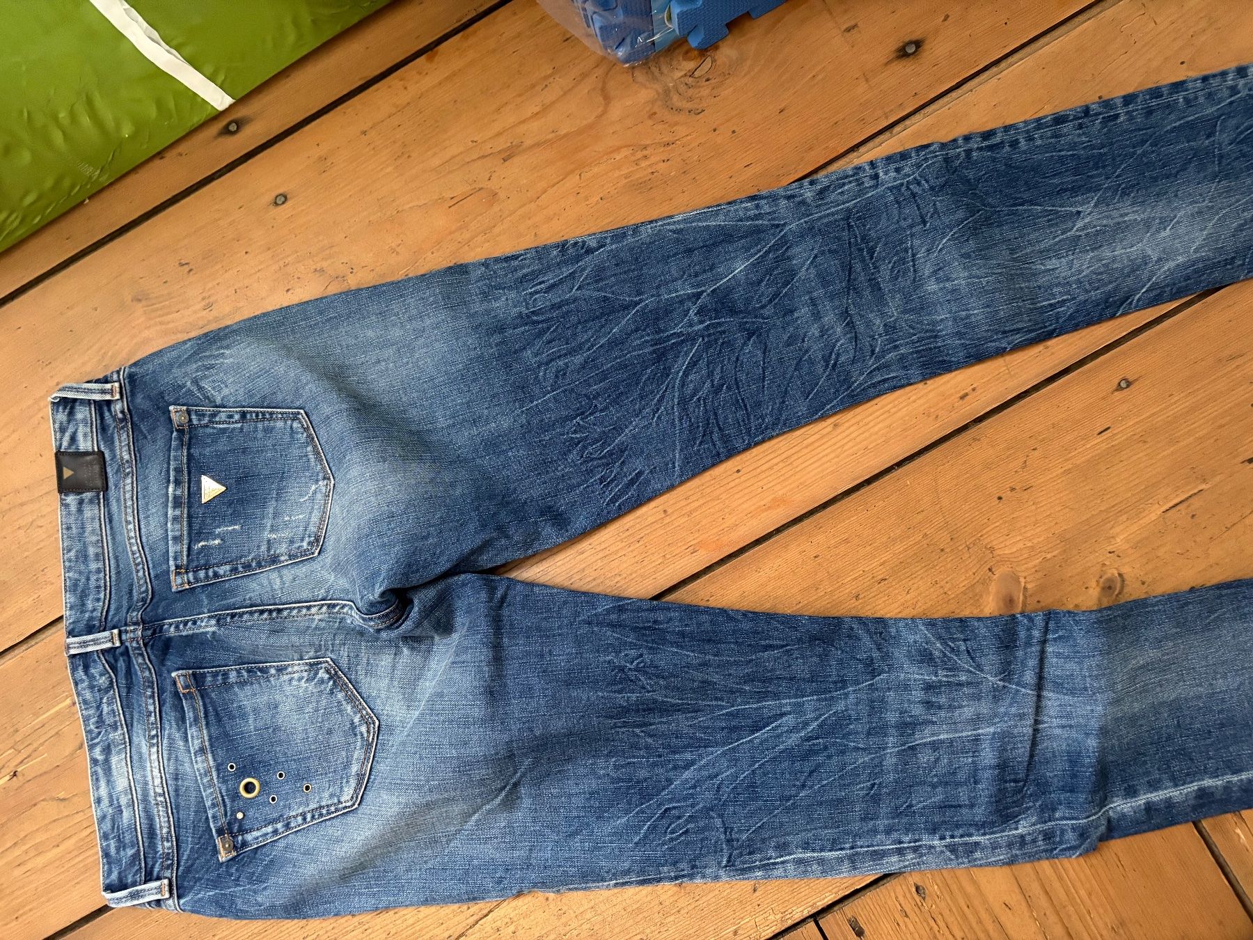 Guess Jeans: Guess jeans – Nuovo e nell'imballaggio originale da Mollis venduto da skyline015
