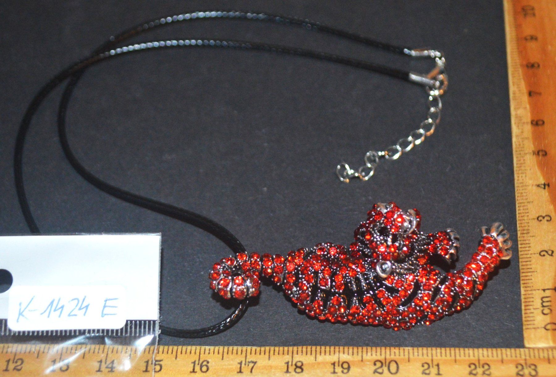 Spille & Fermagli: Brosche oder Halskette K-1424E– Tiger - Emaille & Strass Rot – Nuovo e nell'imballaggio originale da Goldiwil (Thun) venduto da han_v5b7 4