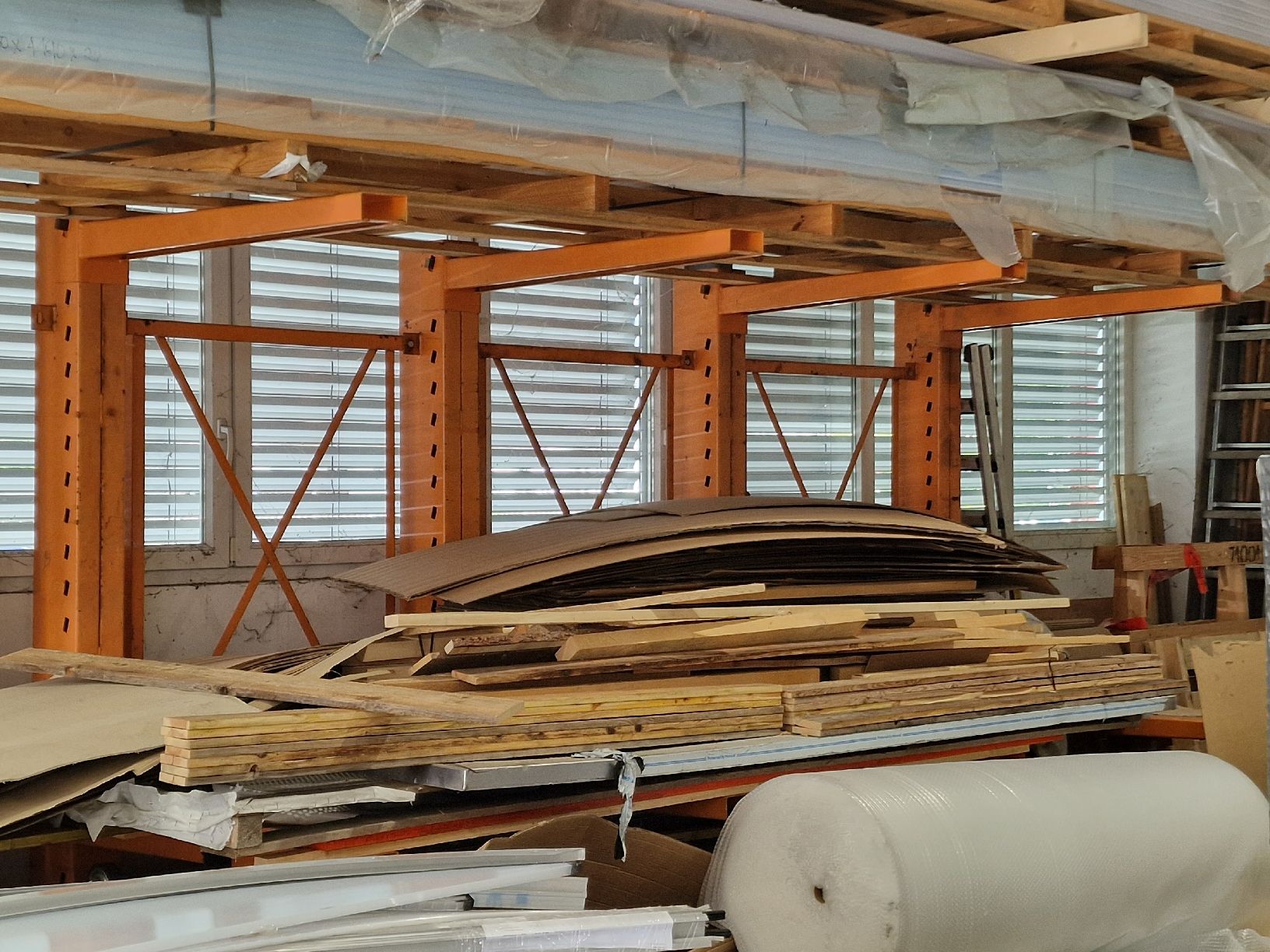 Scaffali: Metallgestell, schwer, gross uns stabil Ab 1.- – Usato da Umiken venduto da rolex80 4