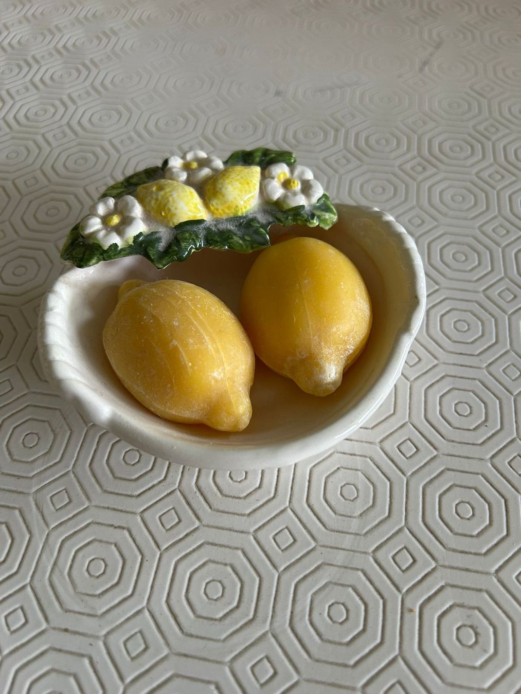 Portasapone: Porta sapone con 2 saponette limone – Usato da Melano venduto da H-Sara