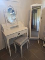 Schmuckschrank mit Spiegel und Schminktisch 