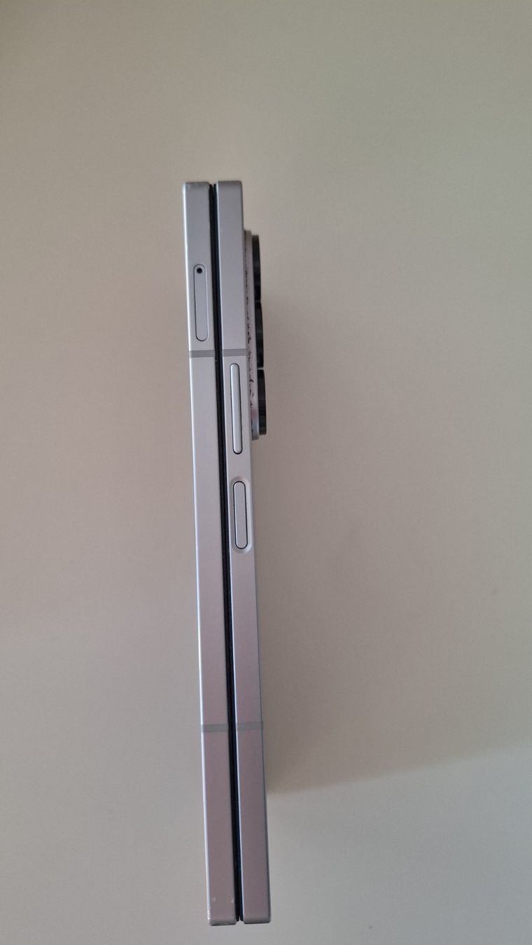 Samsung Telefoni cellulari / Smartphones: samsung fold 6 ultra – Usato da Sursee venduto da aurel.leli 5