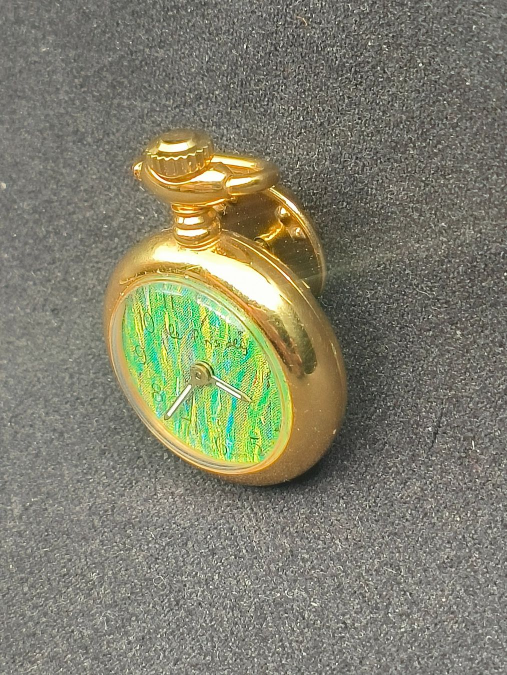 Orologi: Pin's Oly – Usato da La Chaux-de-Fonds venduto da curtitswisswatches 3