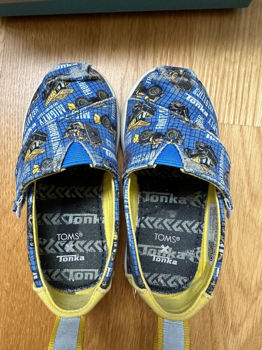 Toms Scarpe per ragazzi: TOMS Kinderschuhe, Grosse 22, cooles Bagger Design! – Usato da Unterägeri venduto da StefanGekko 3