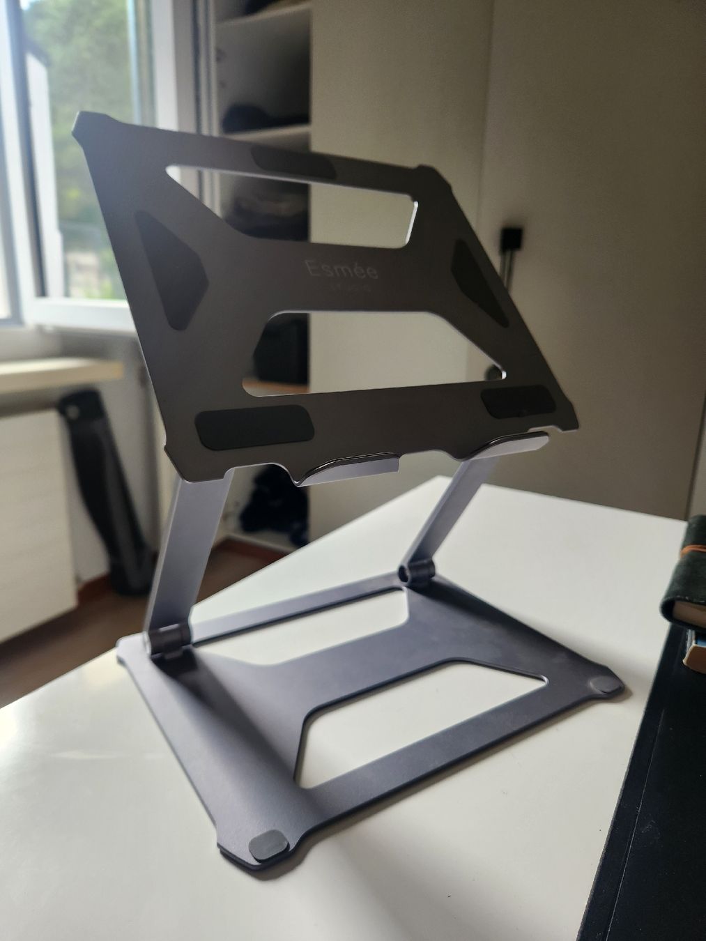 Racks & Cavalletti: Esmée Laptop Stand – Usato da La Neuveville venduto da Gary.T 2