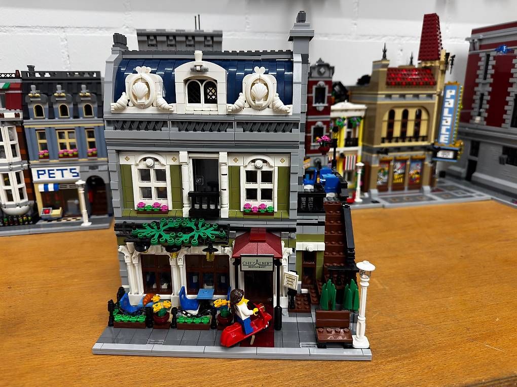 Lego Kit di costruzioni: Lego Creator Expert 10243 Parisian Restaurant – Usato da Weiach venduto da Stevo_Levo