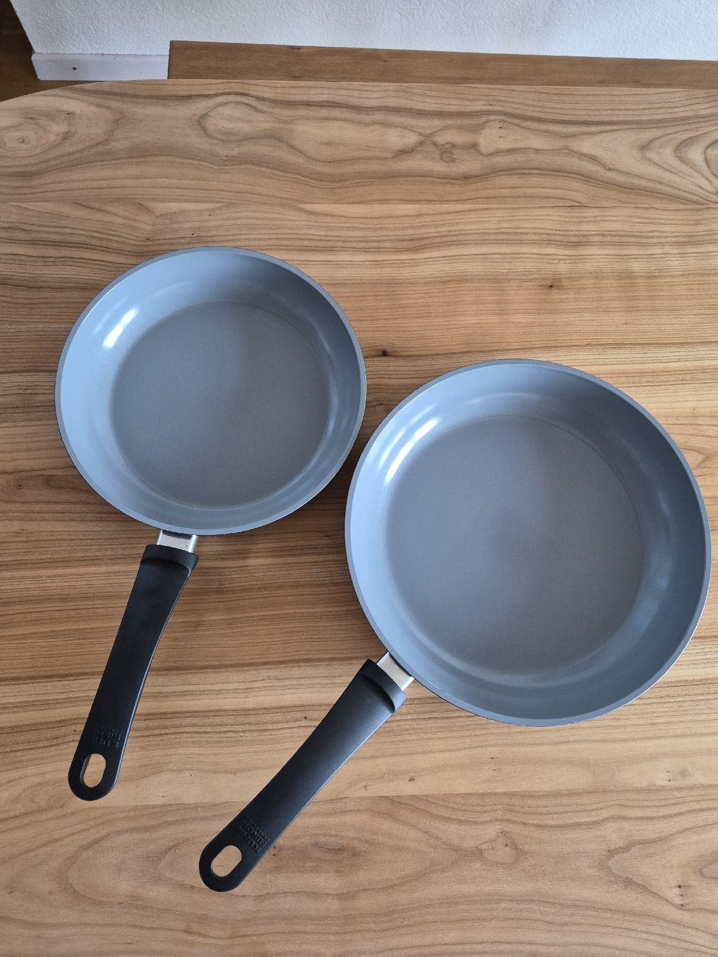 Kuhn Pfannen: Bratpfannen Kuhn Rikon Easy Ceramic – Gebraucht aus Burgdorf von Laiblau