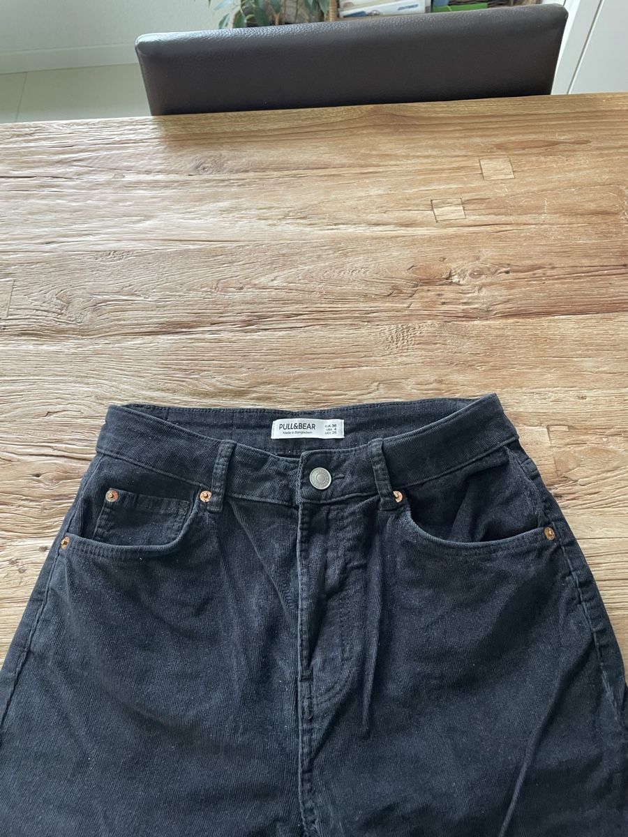 Pull&Bear Pantalons: Pull&Bear Kordhose Schwarz – D'occasion à St.Urban par leo_7gfq 1