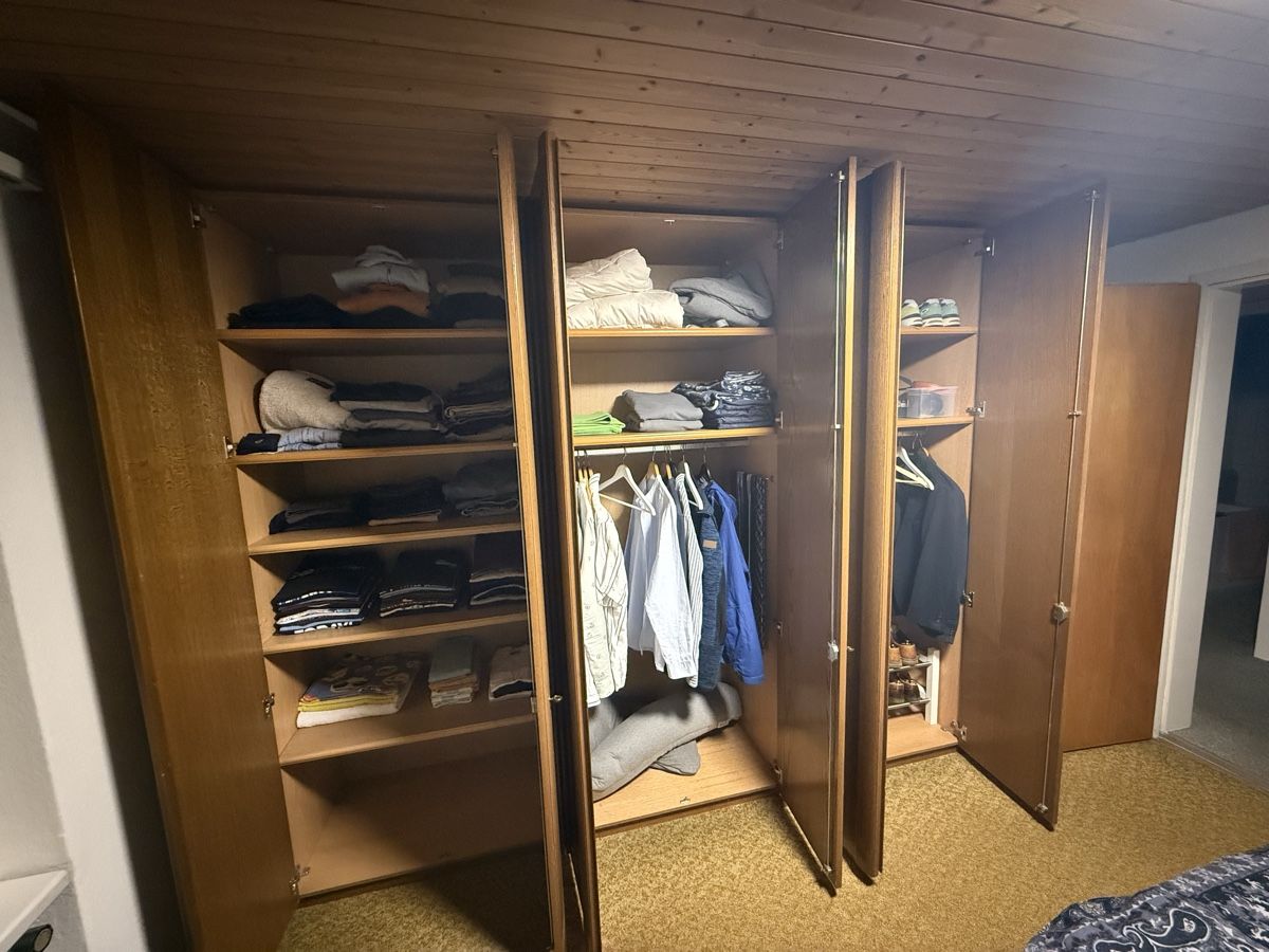 Schränke: Kleiderschrank – Gebraucht aus Hochfelden von Thoe74 1