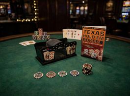 Umfangreiches Poker-Set mit 578 Chips + Kartenmischmaschine 