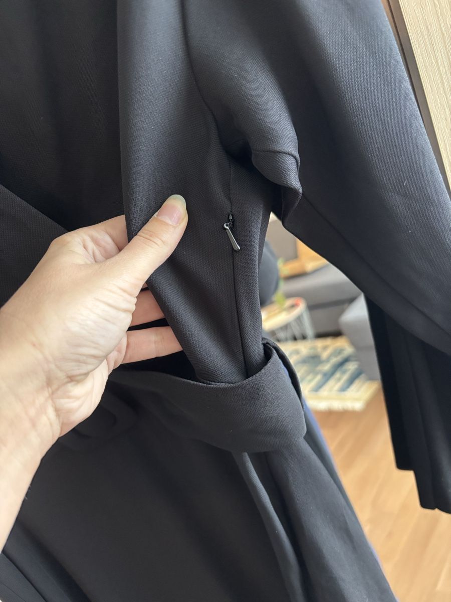 Massimo Dutti Kleider: Massimo Dutti black midi dress – Neu (gemäss Beschreibung) aus Neuchâtel von dum_5xby 1