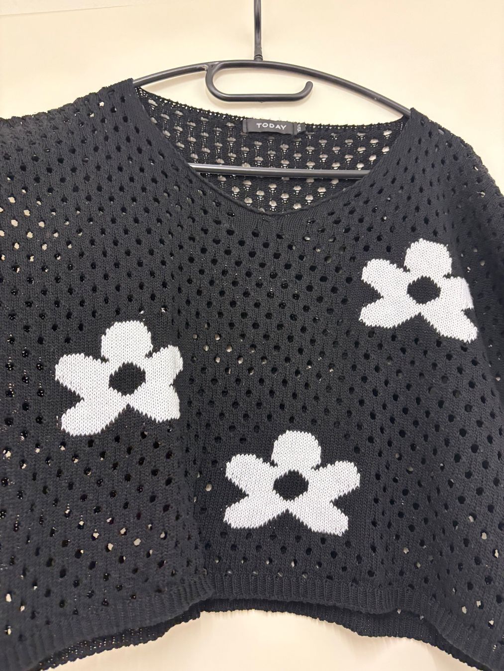 Maglioni & Felpe: Damen Pullover schwarz Grösse XS/S Blumenmuster – Usato da Basel venduto da Tierschutz-Flohmi 2