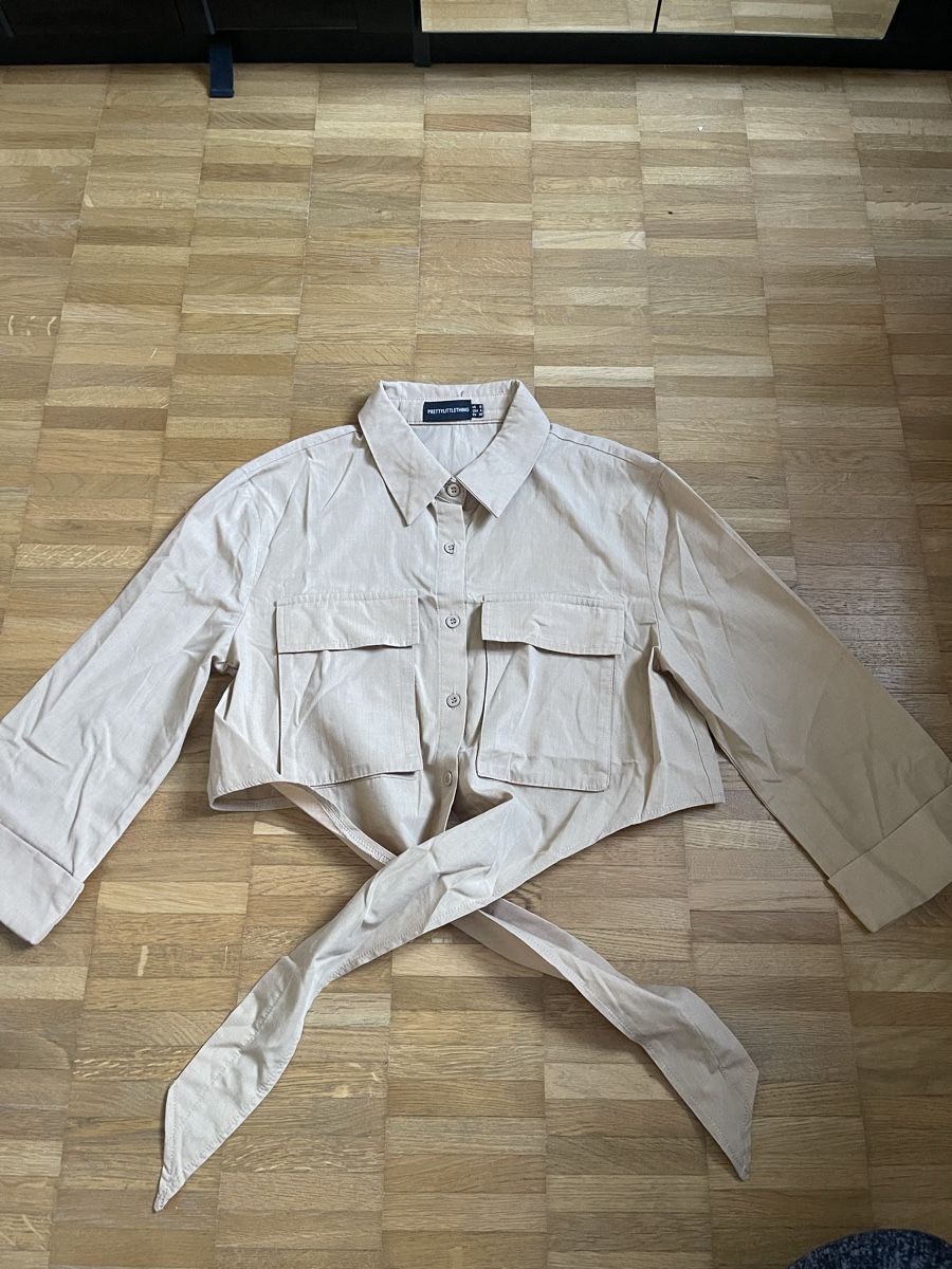Camicette: Cropped Blouse Prettylittlething – Usato da Zürich venduto da WeisserPlanet