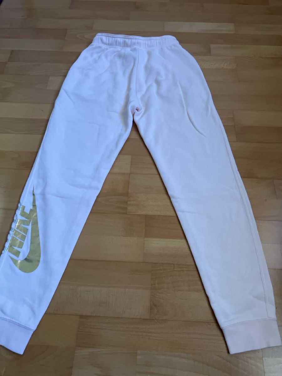 Nike Pantaloni: Nike Jogginghose/Trainerhose Damen – Usato da Oberengstringen venduto da pri_c8jk 4