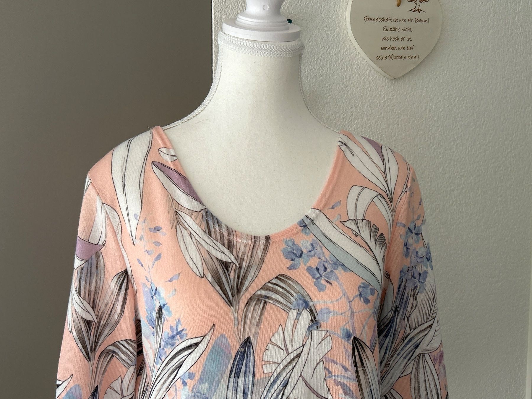 T-shirt: 3/4 Arm Shirt lachsfarbig mit Blumenmuster – Usato da Brunnen venduto da Nala2929 5