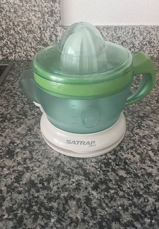 Elettrodomestici da cucina: Spremiagrumi in buono stato  – Usato da Cugnasco venduto da Manux.