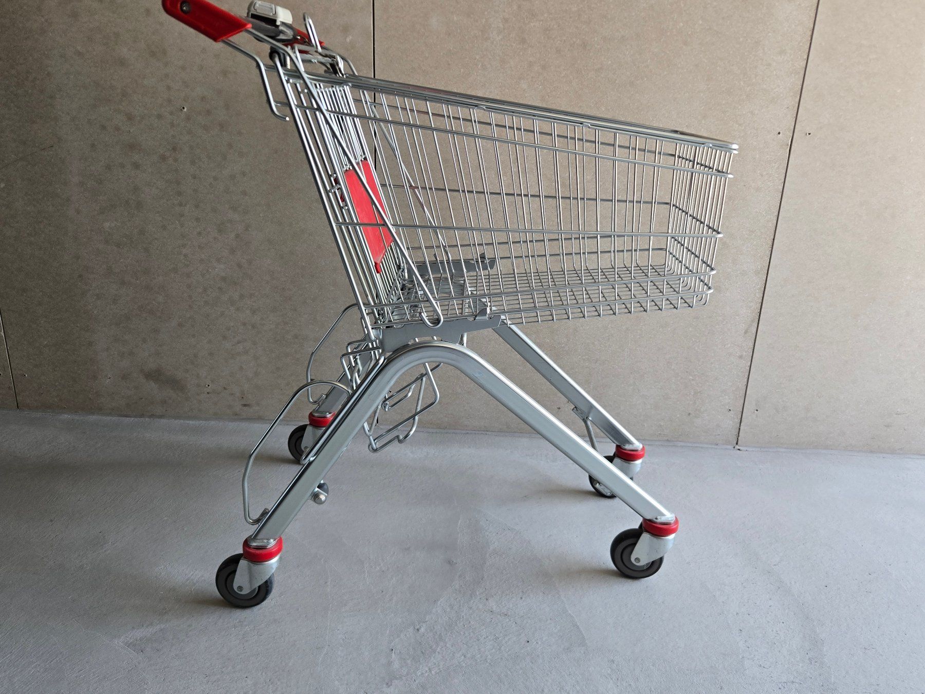 Altro per la casa: 5 Einkaufswagen klassisch, Transportwagen, robust – Usato da Winterthur venduto da meinweinkeller