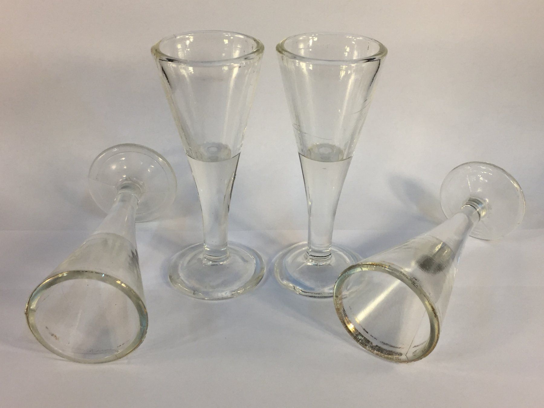 Bicchieri: Vintage 4 Pressed Schnaps/Likörgläser – Usato da Schaffhausen venduto da vintageville 9