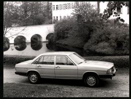 Fotografie Auto Audi 100 Stufenheck-Limo