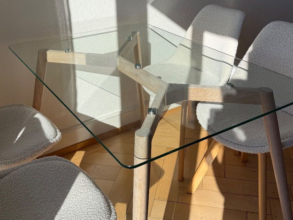 Maisons du monde Tavoli: Schöner Glastisch mit Holzbeinen – Usato da Zürich venduto da ame_r6dk
