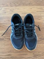 Asics Hallenschuh s/w für Kinder Gr. 40.5, neuwertig