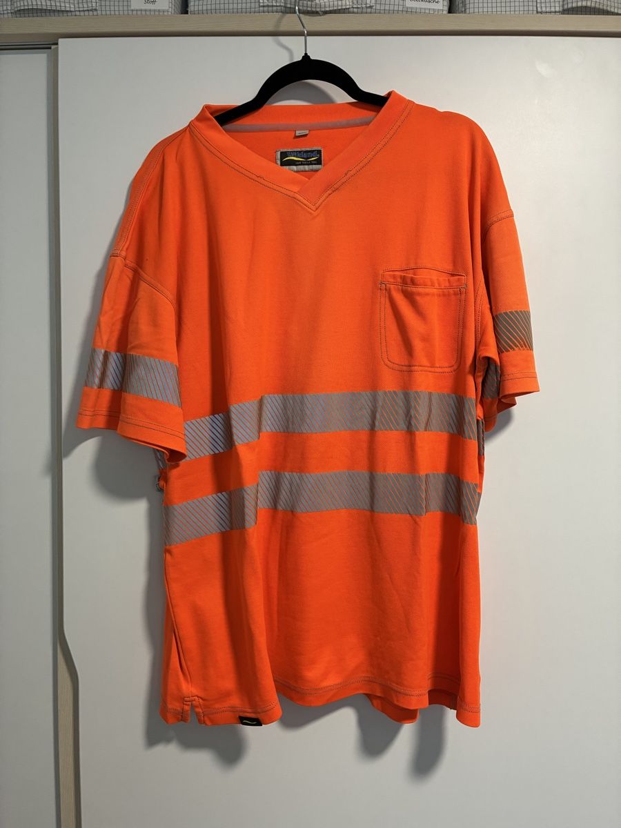 Wikland T-shirt: Oranges Sicherheits-T-Shirt – Usato da Melchtal venduto da Angie-1985