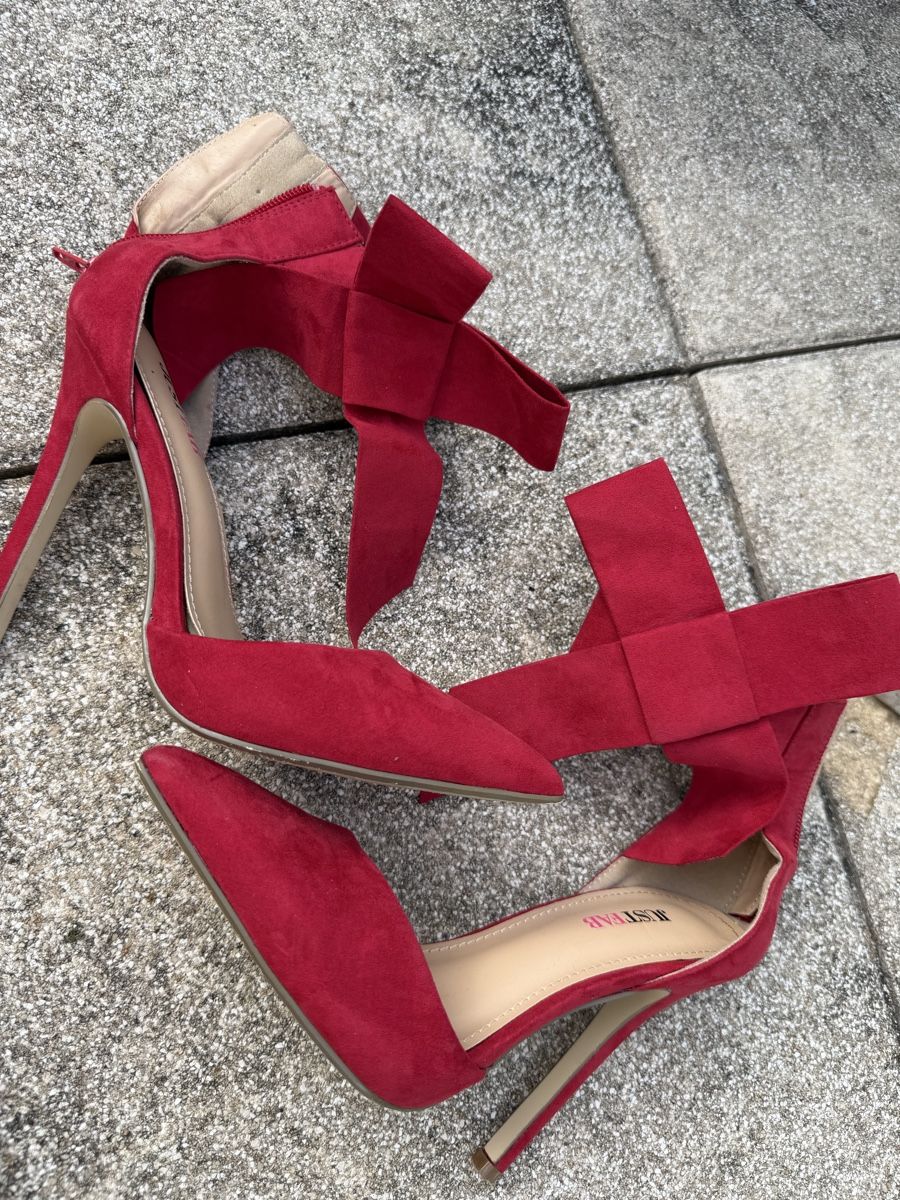 Scarpe da donna: Escarpins rouges à nœuds – Usato da Montpreveyres venduto da ahl_9hg2