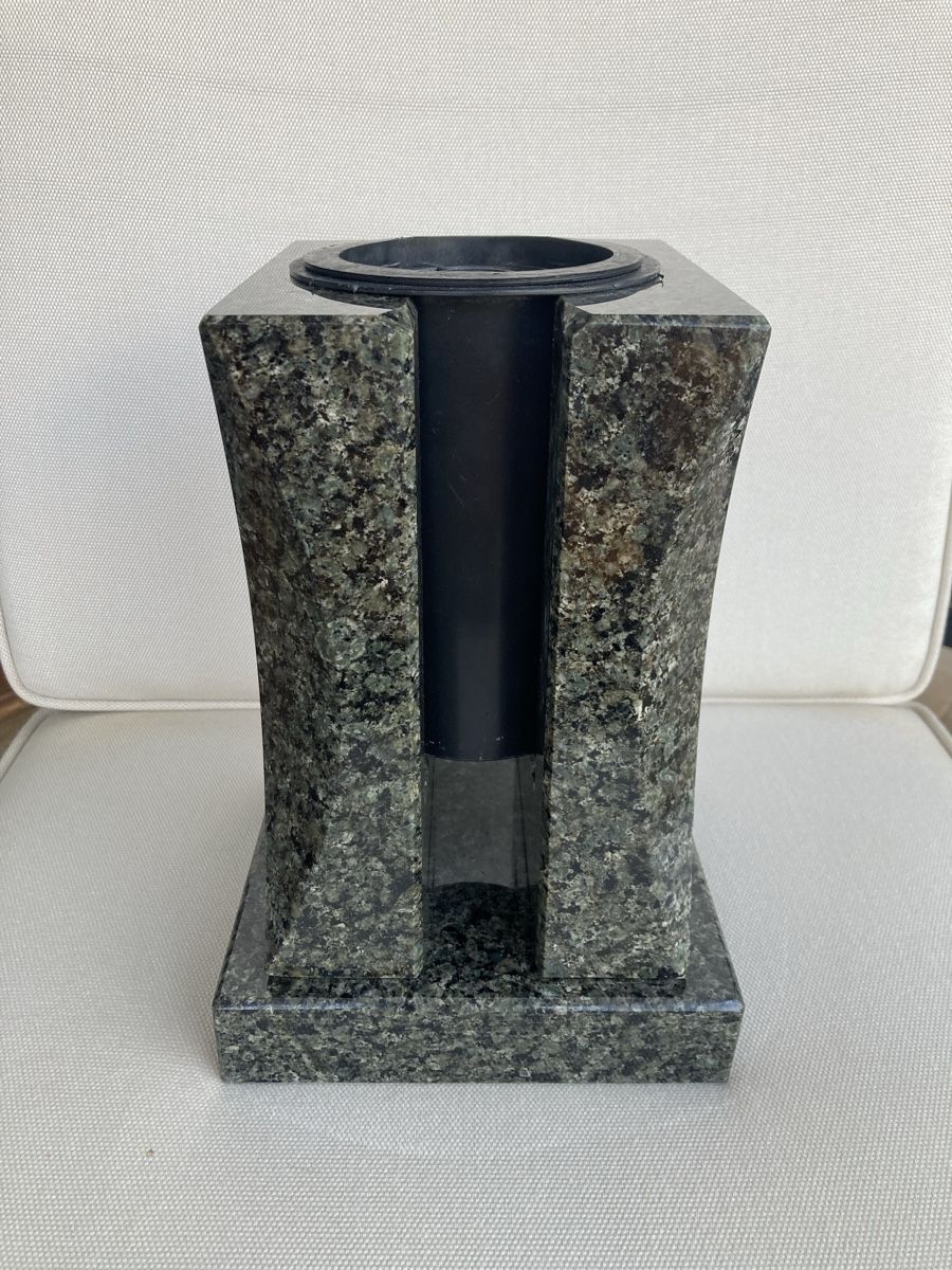 Vasi & Recipienti: Vase en granit – Nuovo e nell'imballaggio originale da Romont FR venduto da vad_q2zr 3