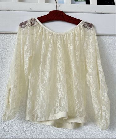 Cream lace blouse long sleeve size M 