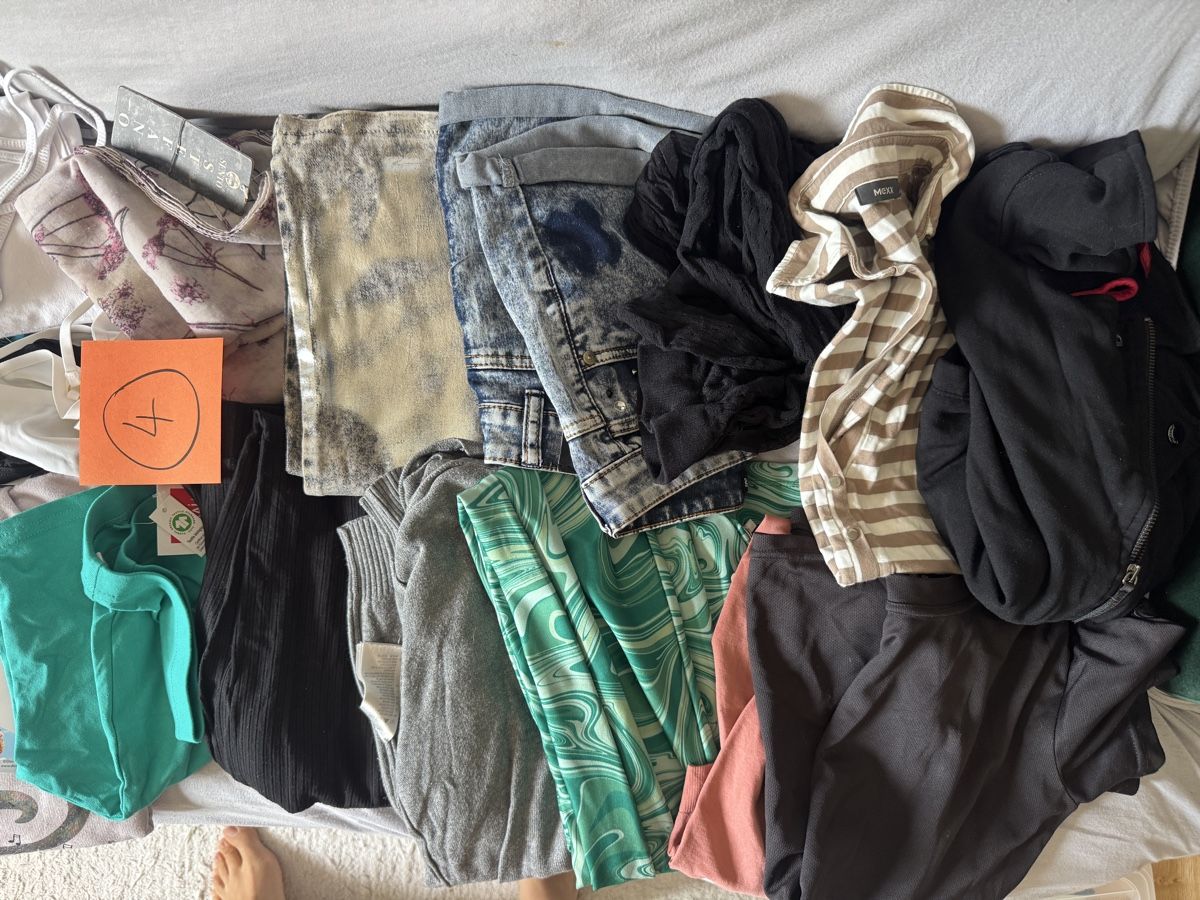 Lots de vêtements: Kleiderpaket 4 Grösse S – D'occasion à Endingen par Mira-Nur 2